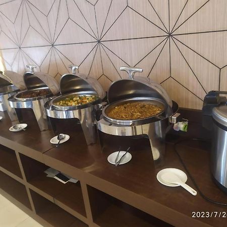 Paris Day Hotel Pamanukan Hilir Экстерьер фото